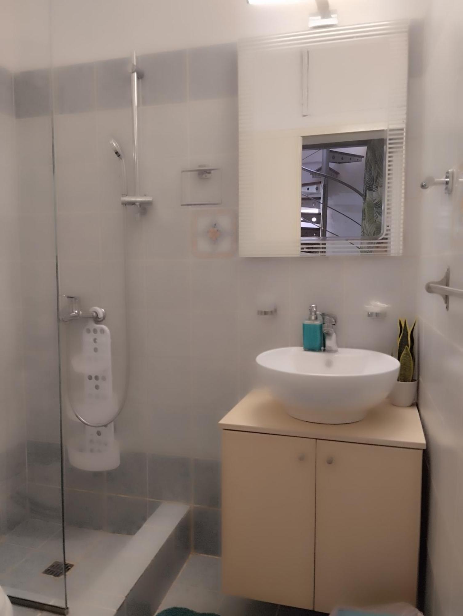 Jo'S Guesthouse, Benitses 贝尼蔡斯 外观 照片